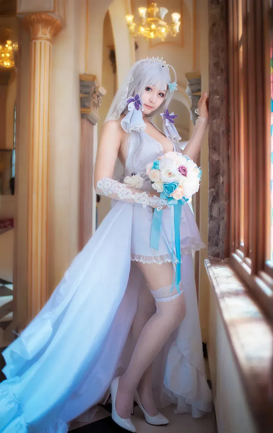 cosplay写真与公开社媒平台更新线索 白色礼服长发造型照片