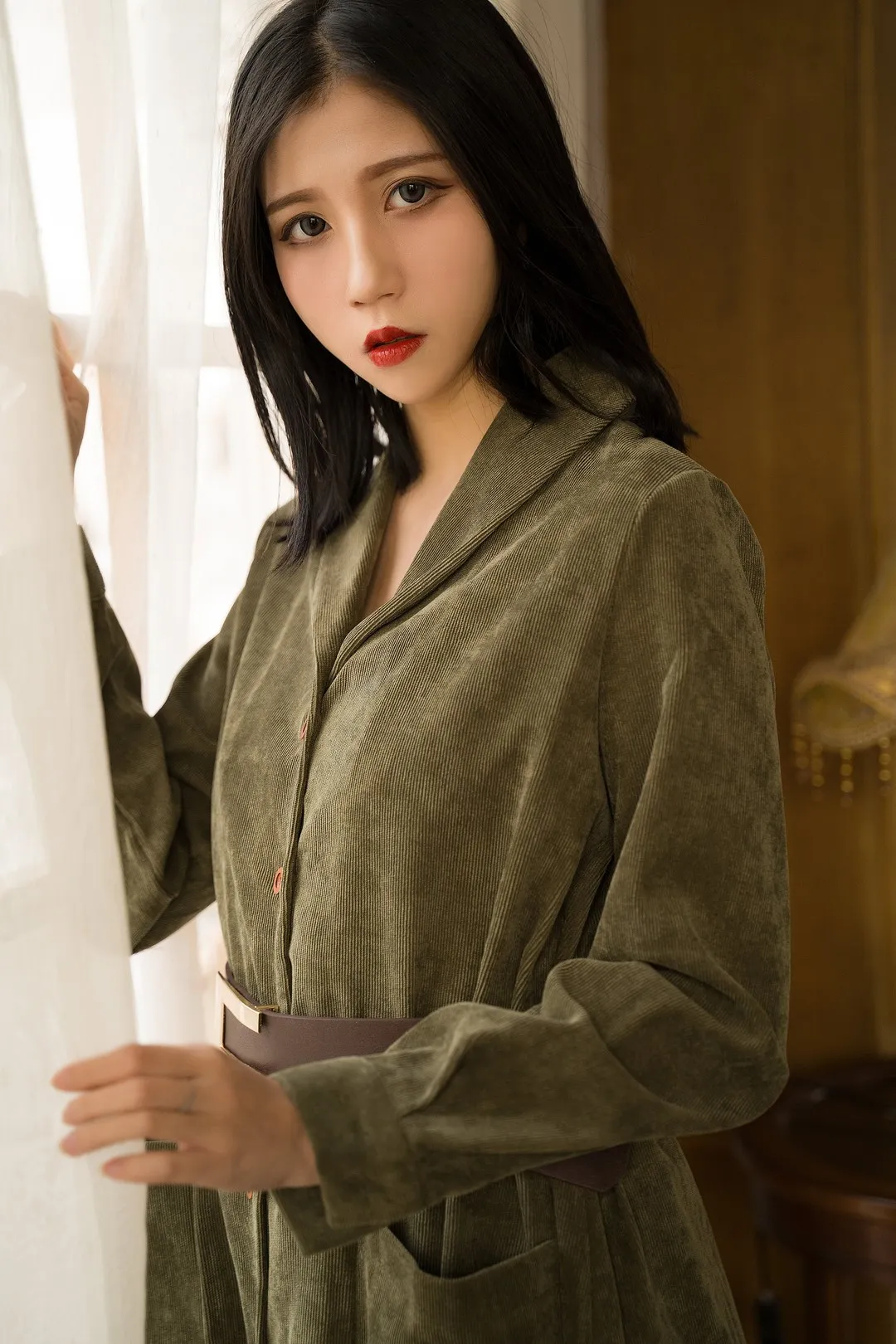 cosplay写真与社媒内容风格更新整理 绿色服装室内写真