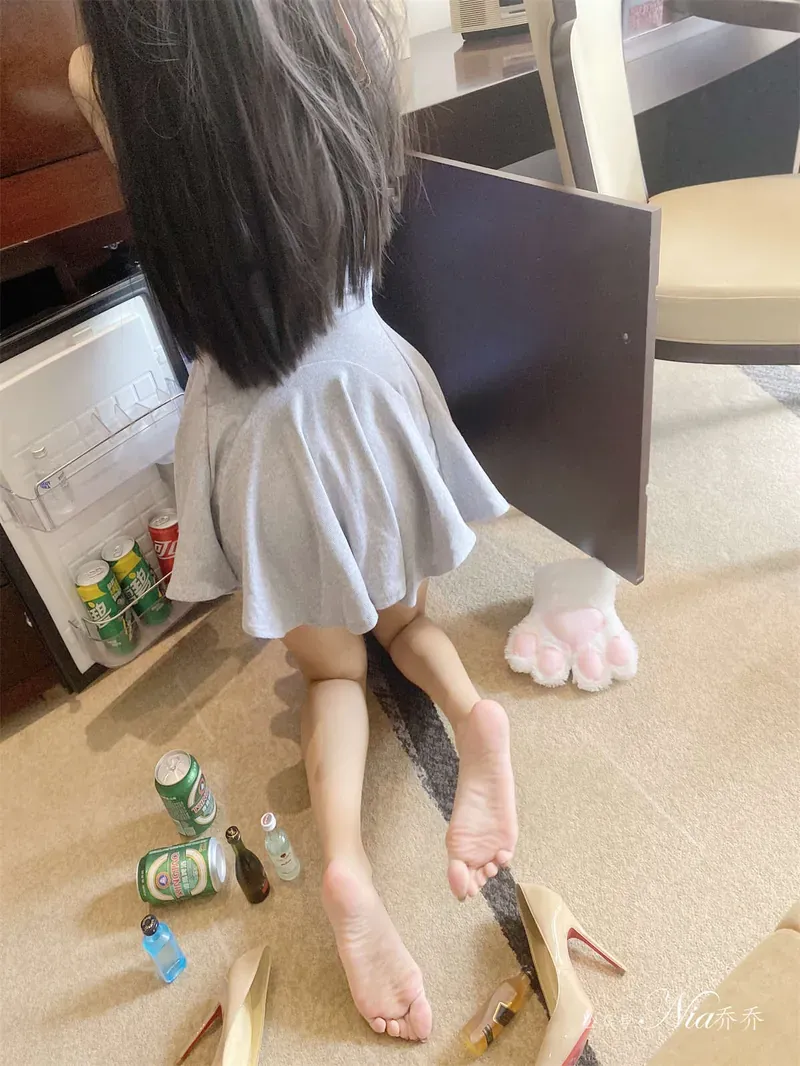 平台线索与Cosplay写真视觉风格更新 室内休闲造型照片