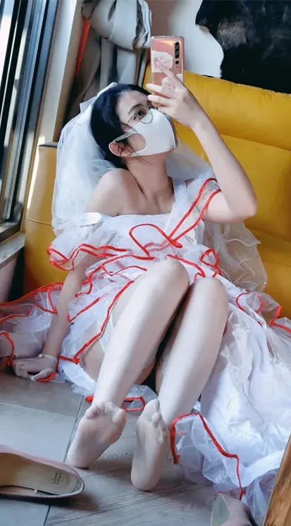 平台线索与Cosplay内容风格更新整理 公开图片，展示姿态和画面构图关系