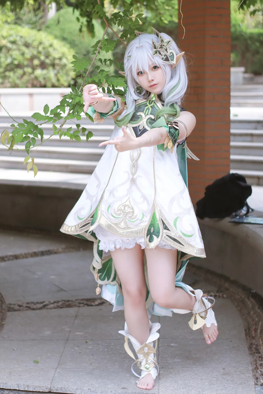 平台线索与Cosplay内容风格更新介绍 白发绿色综合风格Cosplay造型