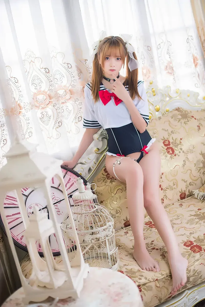 cosplay平台线索与写真内容风格更新 室内坐姿与服装造型照片