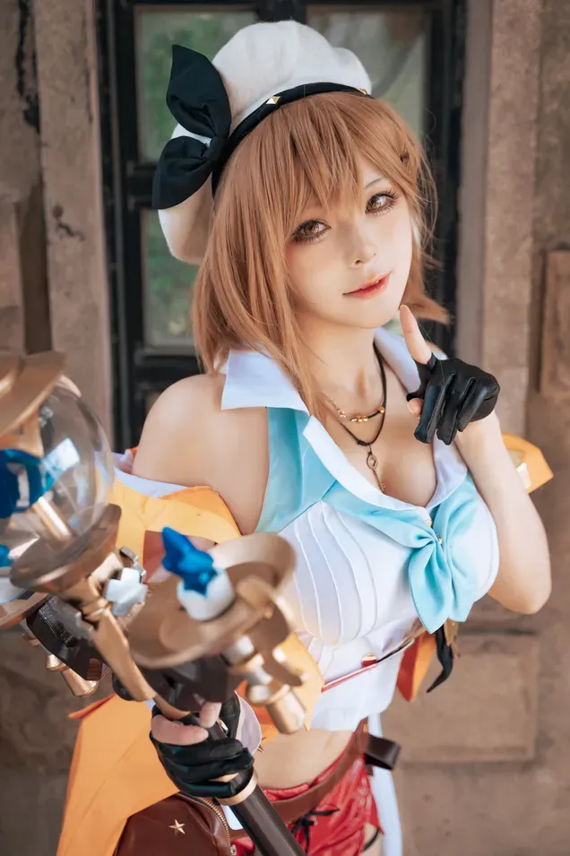 微博与COSPLAY写真风格更新整理 蓝白色角色服装与道具搭配照片
