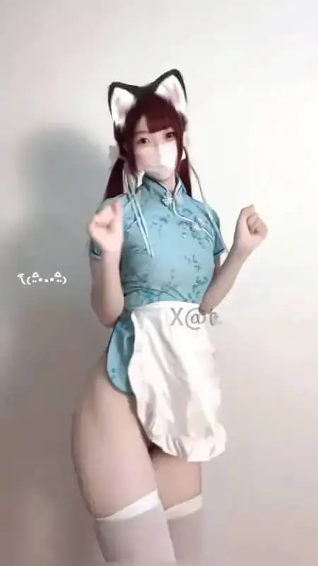 抖音平台 蓝色服饰猫耳造型照片