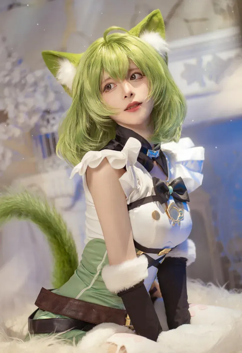 cosplay 写真视觉图集与社媒内容风格线索更新 绿色假发与动物耳朵装饰的角色写真