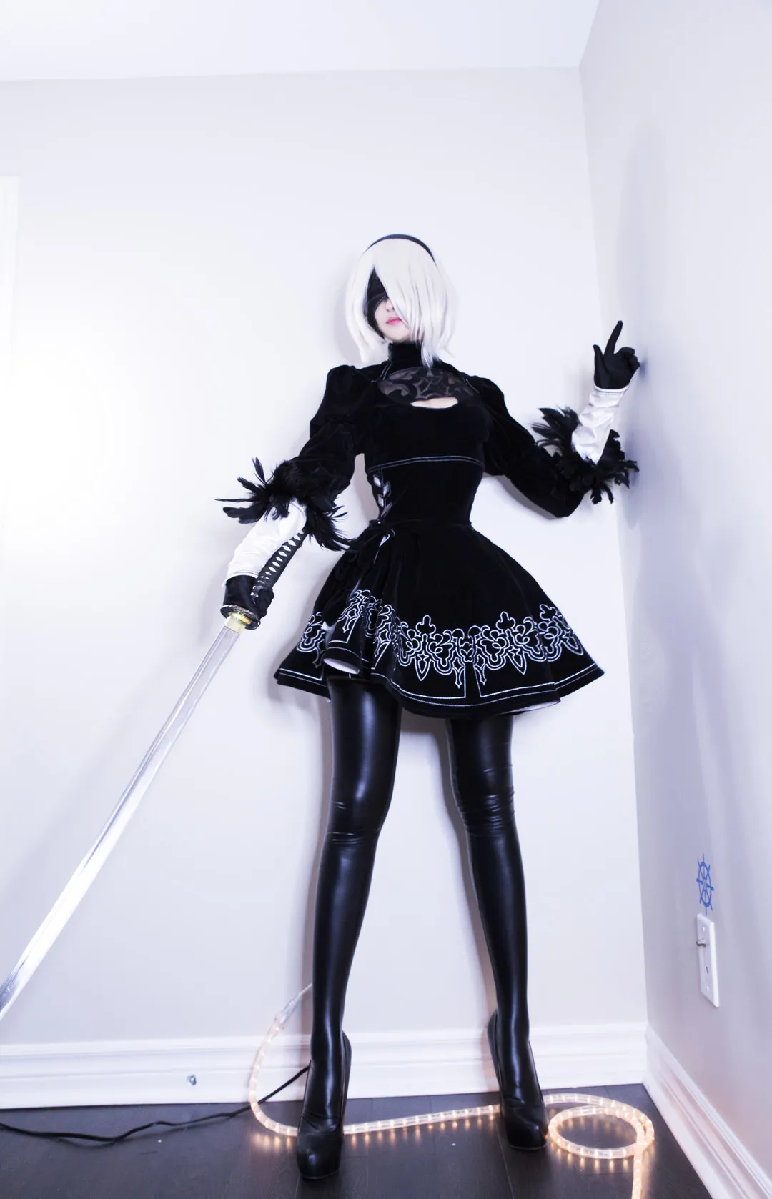 小暖JESS 社媒平台与Cosplay内容风格更新线索 粉色假发户外造型照片