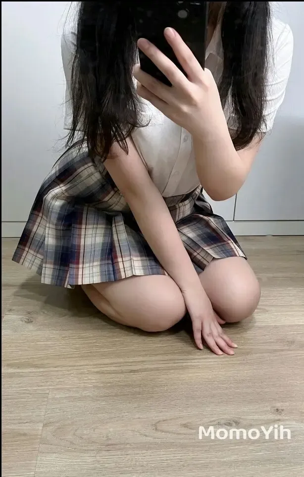 平台线索与内容风格更新 室内照片与服装色调展示