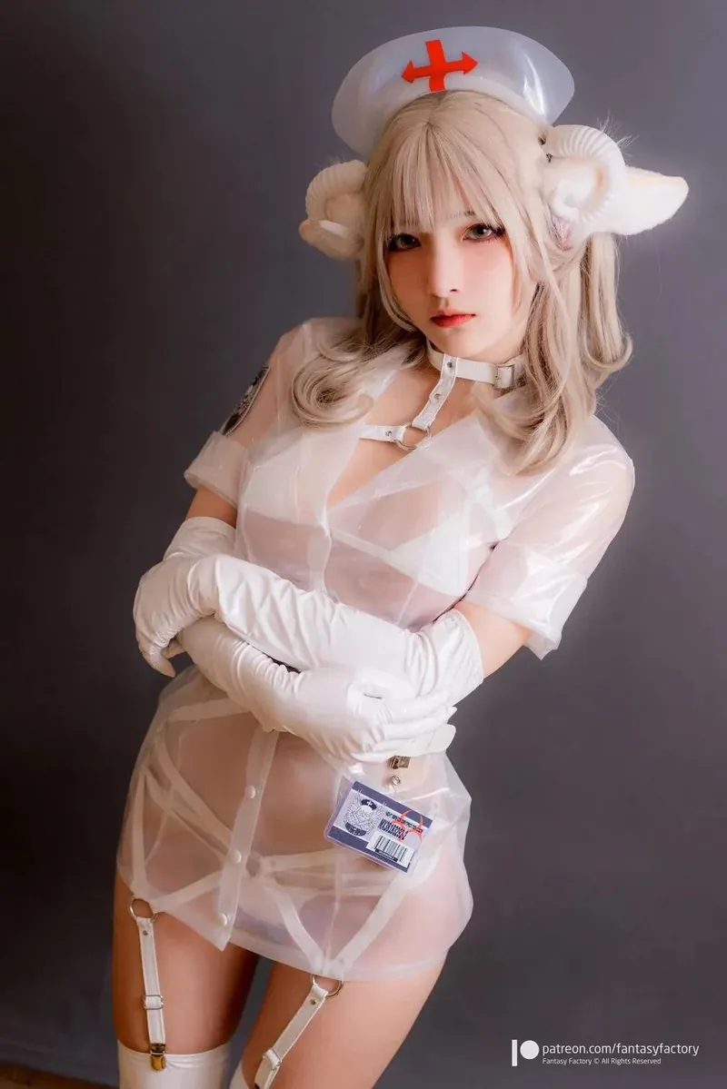平台线索与Cosplay内容风格整理 白色主题Cosplay服装造型照片
