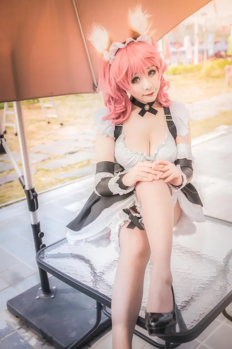 cosplay写真与公开社媒平台更新线索 粉色发色角色造型照片