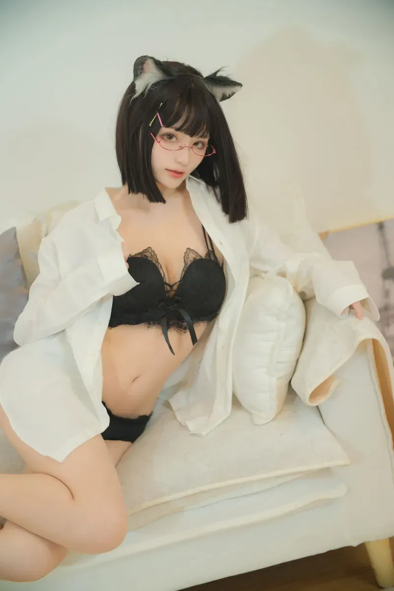 平台 猫耳造型与黑白服饰搭配照片