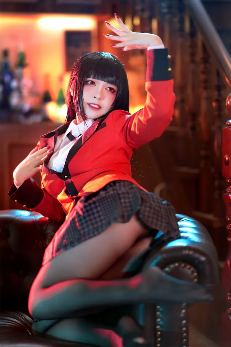 抖音平台与写真风格更新线索 红色服装主题照片