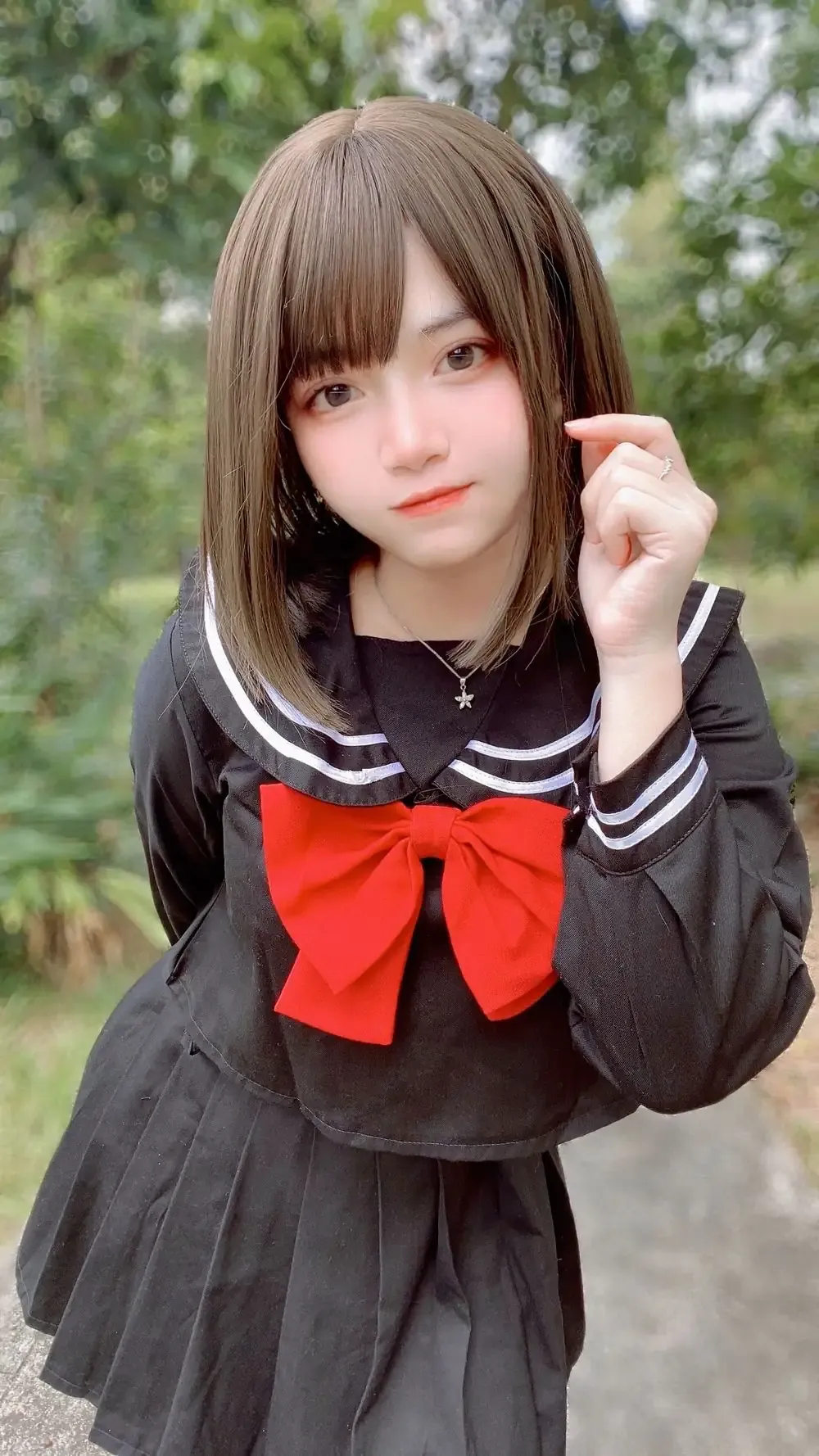 平台线索与Cosplay视觉风格更新介绍 黑色制服风格Cosplay图片