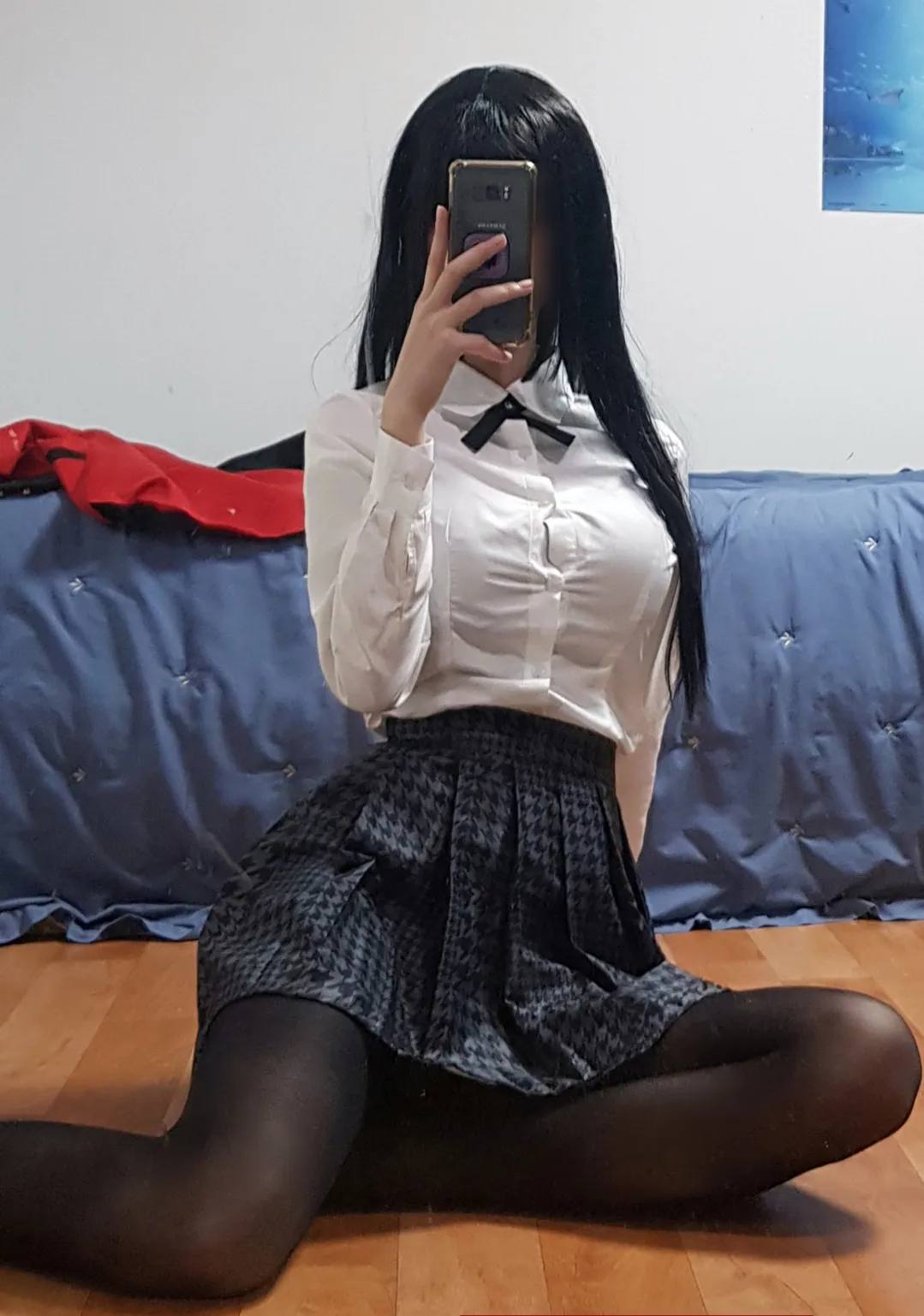 cosplay写真视觉导读与公开平台线索 黑色长发与白色上衣照片