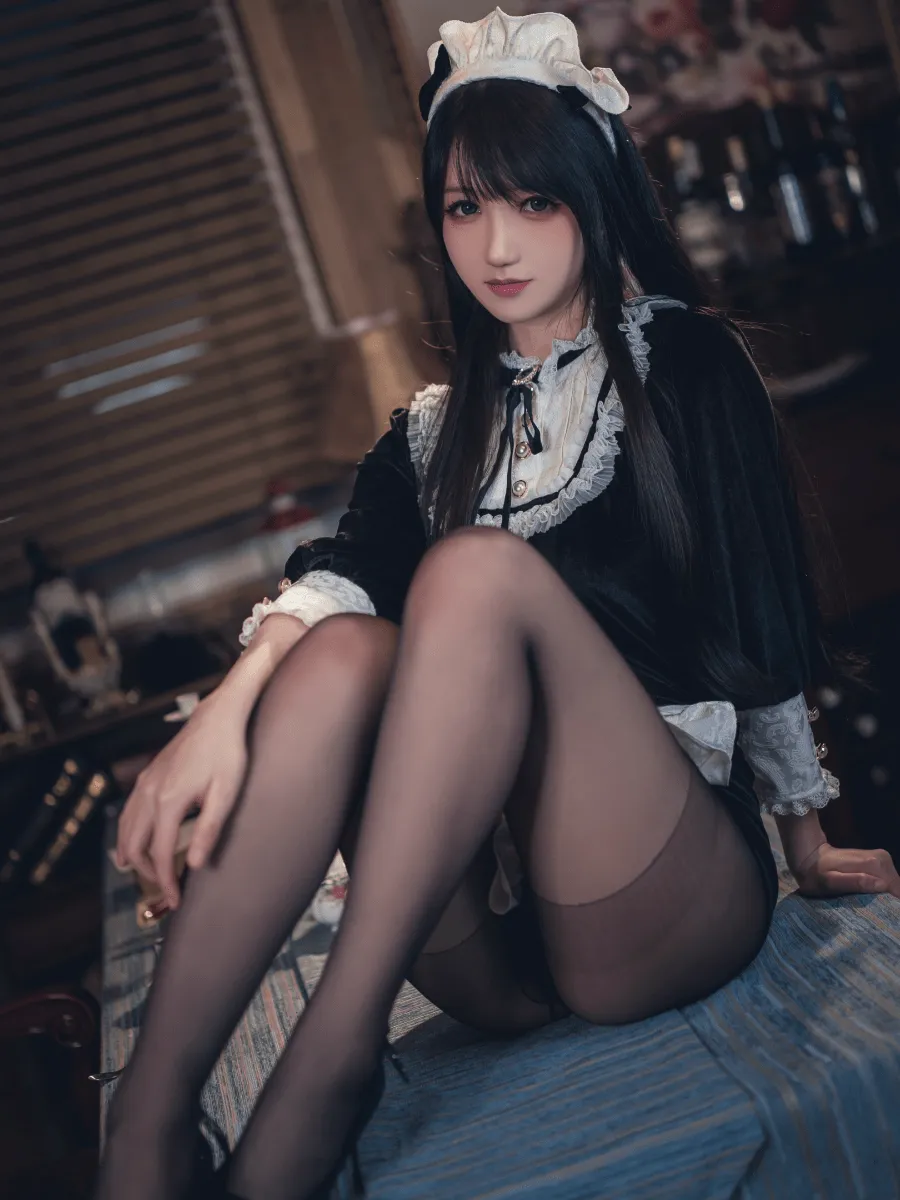 平台 黑白服饰造型公开照片