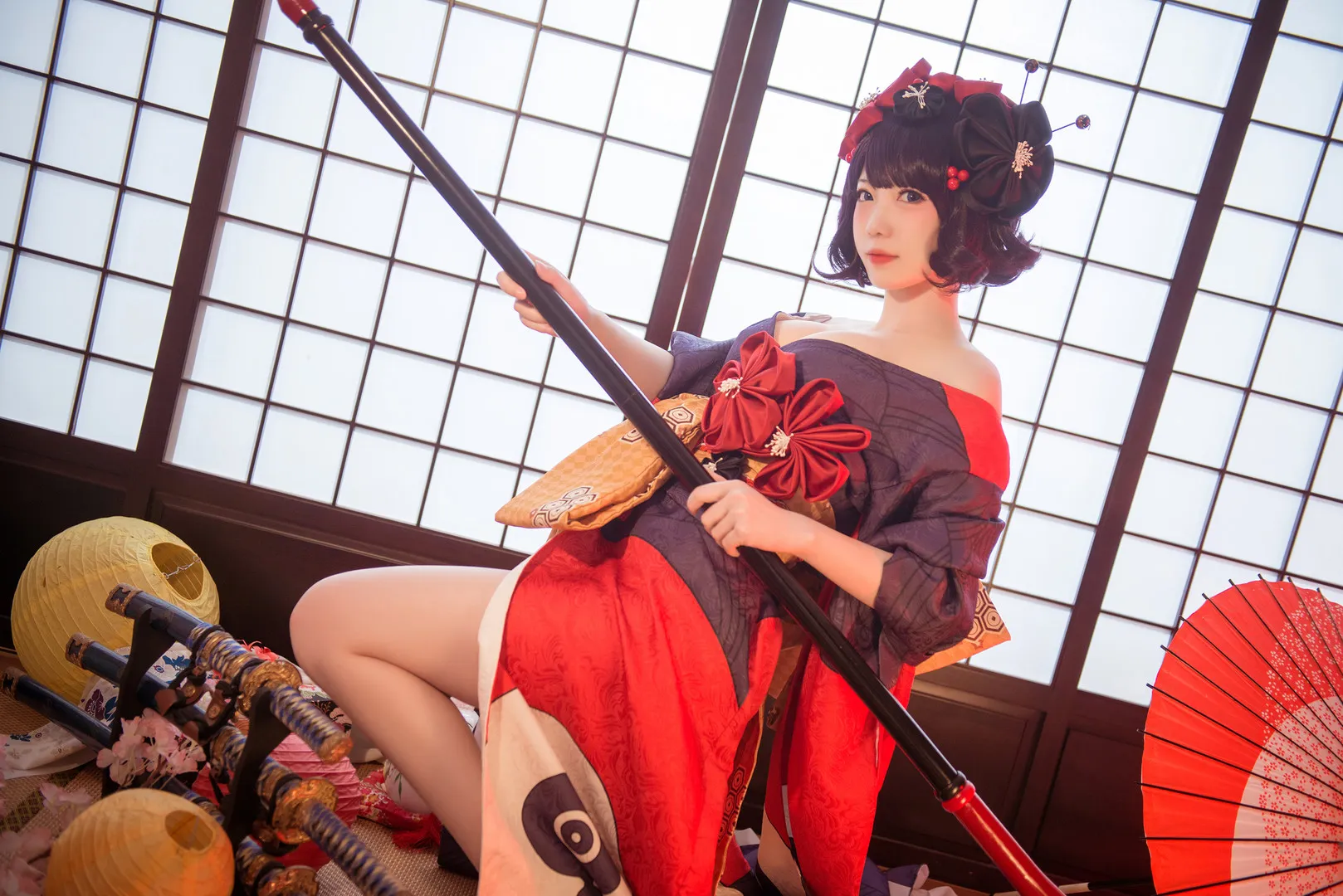 平台线索与Cosplay内容风格整理 公开作品图片,展示背景色调与视觉氛围