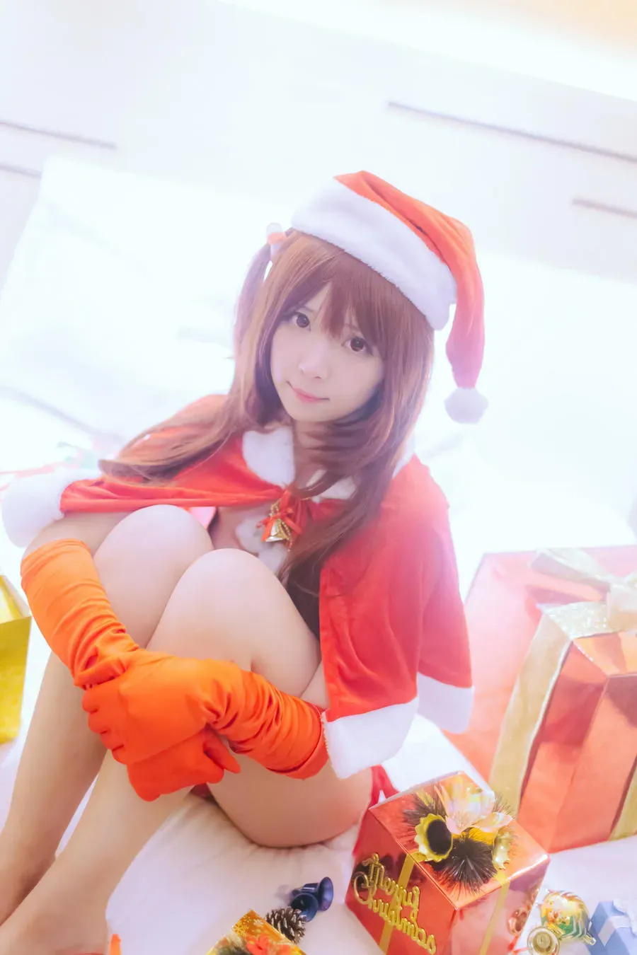 cosplay 平台线索与写真内容风格更新状态 红色节日服装主题写真