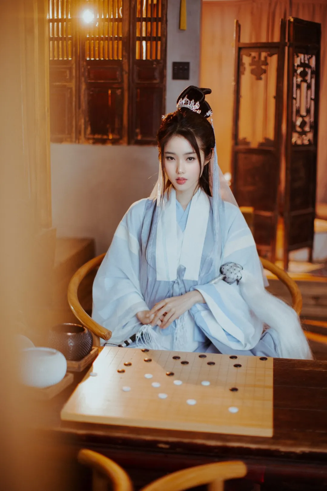 cosplay写真视觉风格与微博更新状态 古风服饰与棋盘场景照片
