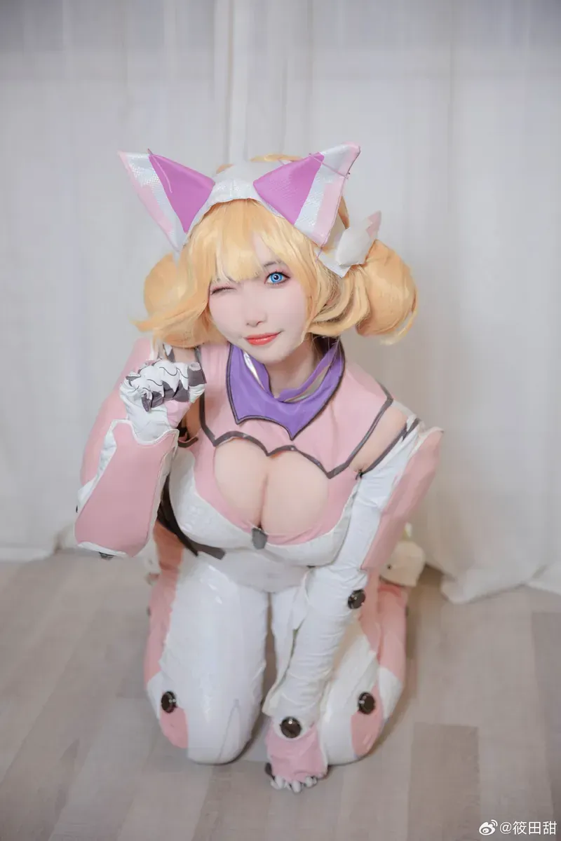 平台线索与Cosplay内容风格更新整理 粉色服装与角色发型图片
