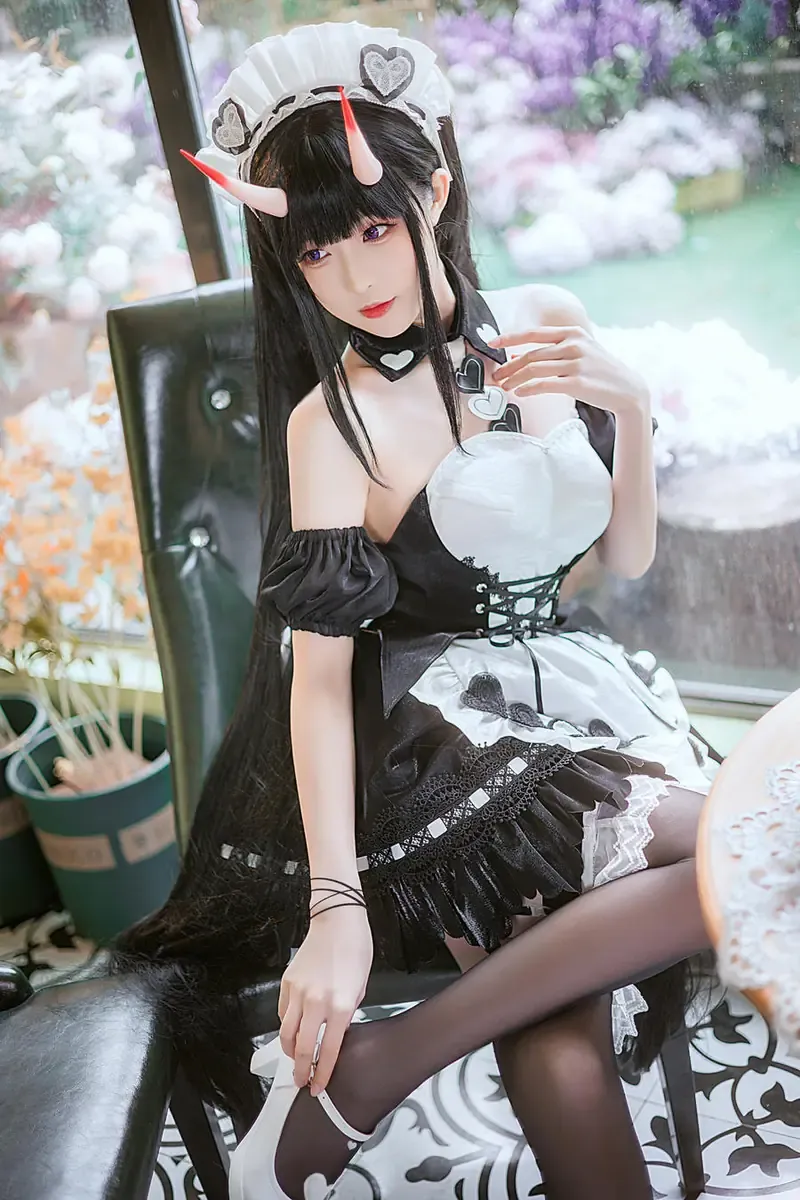 cosplay 社媒平台与写真风格更新线索 黑白主题服装写真照片