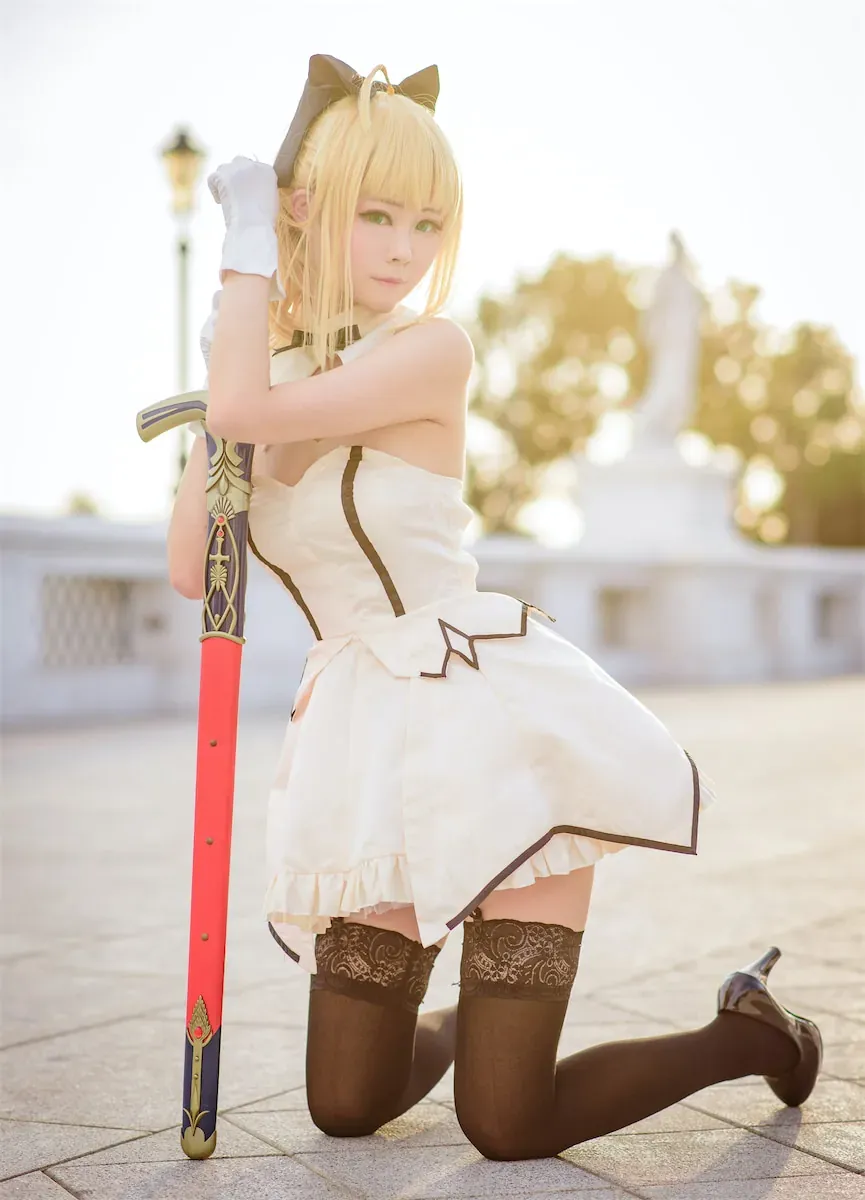 平台线索与内容风格更新整理 白色服装角色Cosplay户外造型