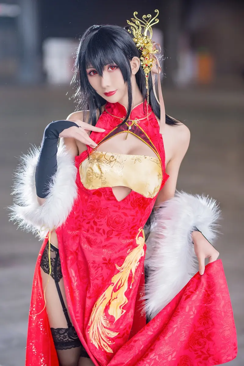 平台线索与Cosplay作品风格更新介绍 红色服装传统主题Cosplay写真