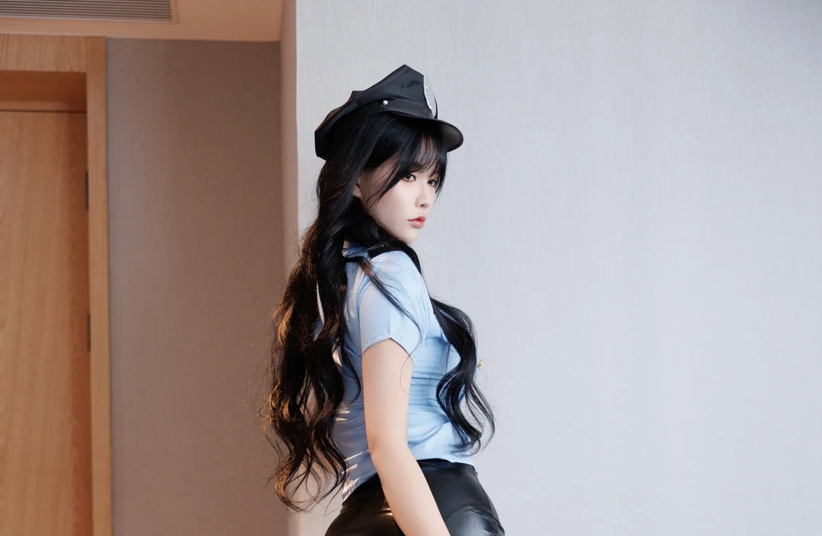 miss touch 写真系列与公开作品更新 miss touch 黑发帽饰浅色服装摄影造型