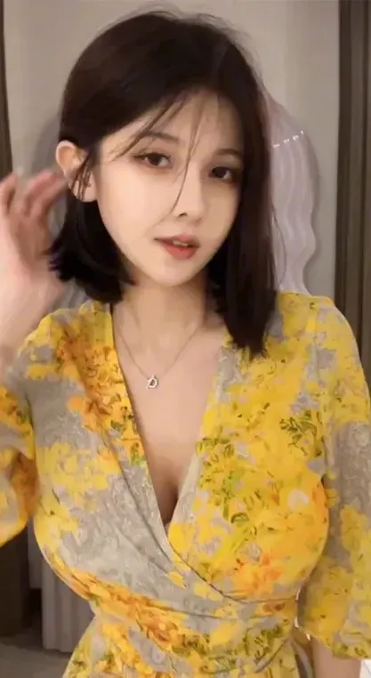 抖音作品与视觉风格图集整理 黄色服饰造型图片