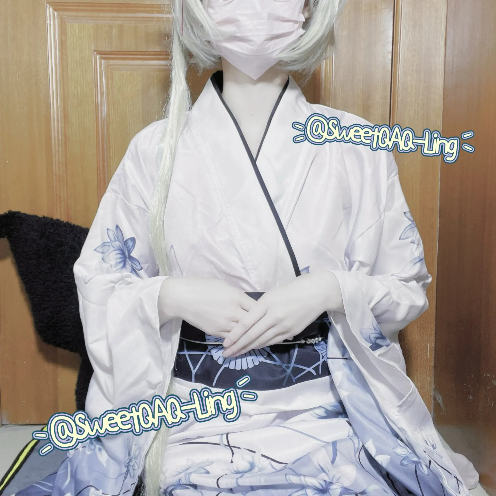 cosplay 写真视觉风格与公开更新 浅色服装室内造型照片