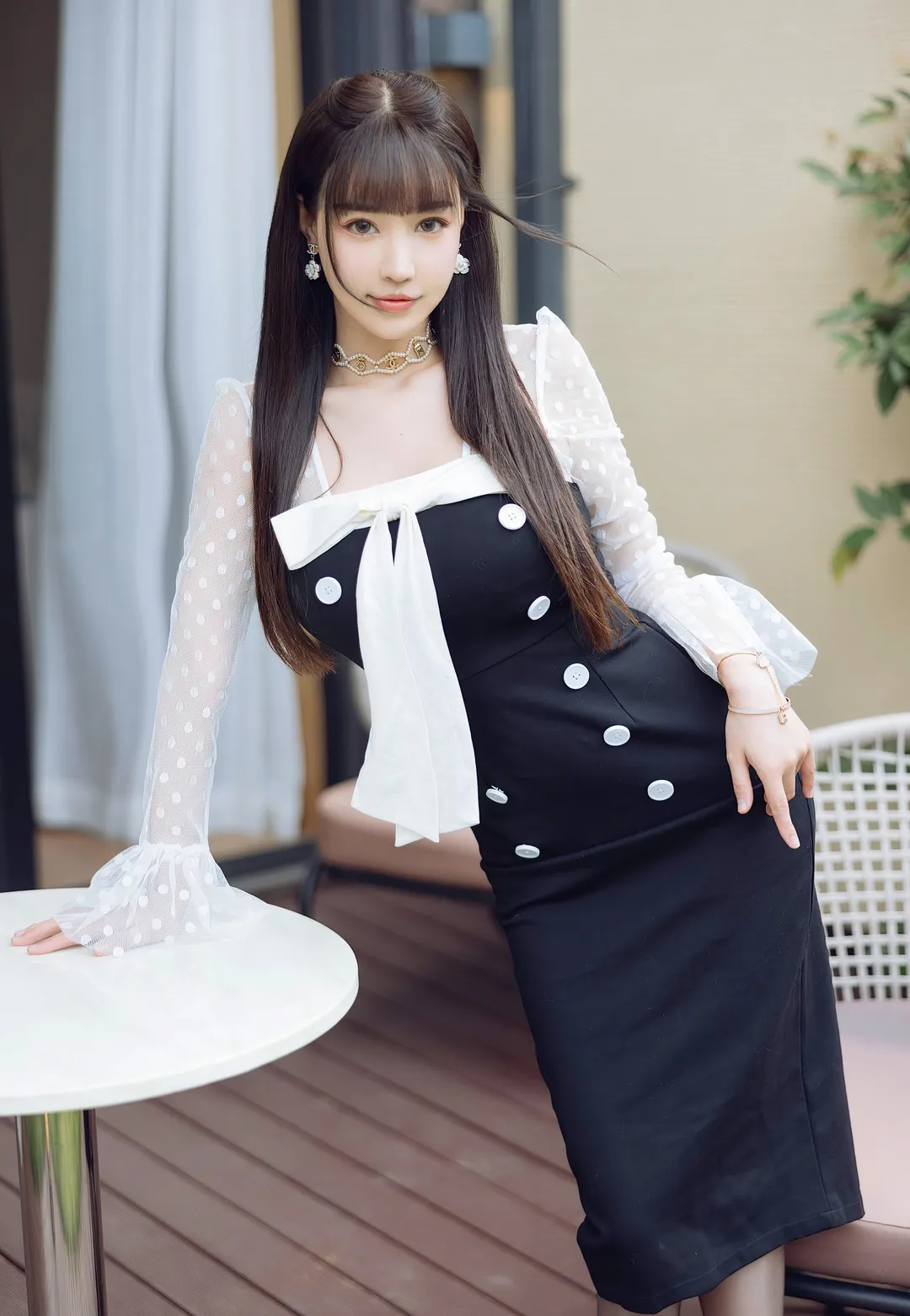 朱可儿Flower黑白服装搭配室内背景人像写真