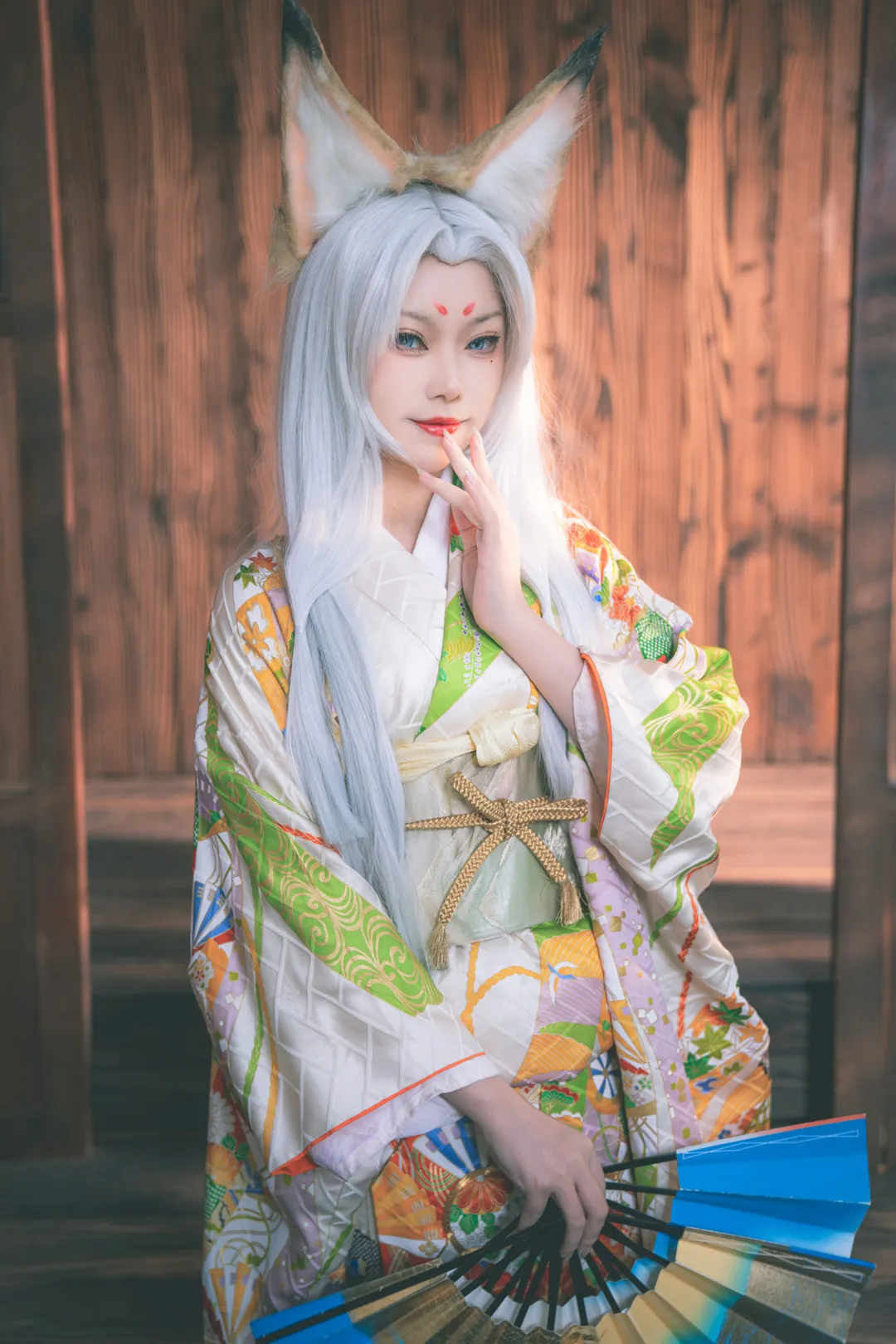 cosplay写真与公开平台内容风格介绍 白发兽耳Cosplay造型照片