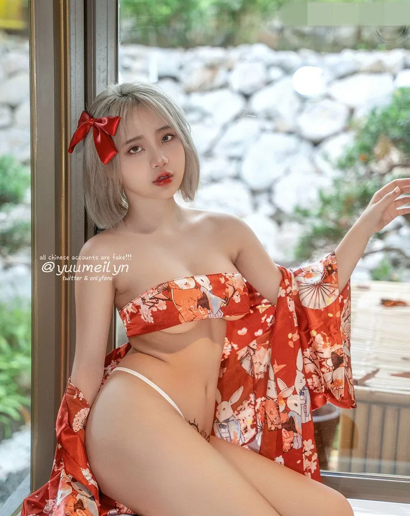 社媒平台线索与COS视觉风格更新记录 红色和风服饰室内写真