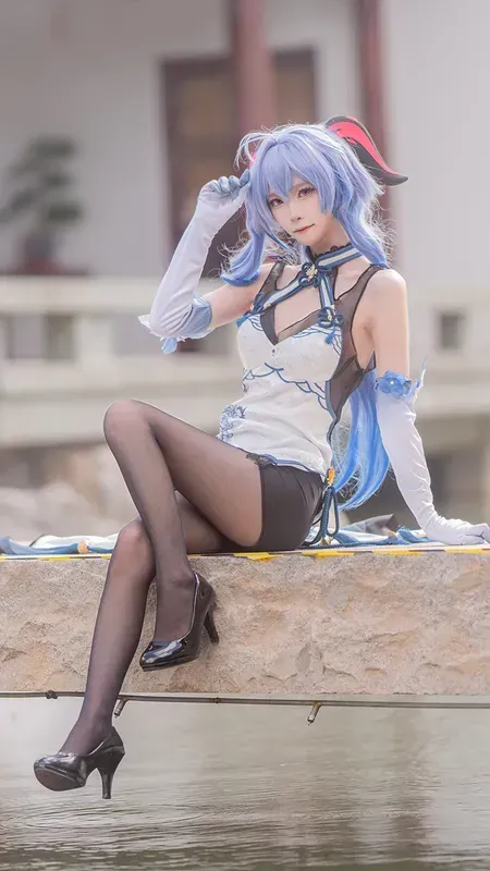 公开平台线索与Cosplay写真风格更新整理 蓝色长发角色Cosplay服装造型图片
