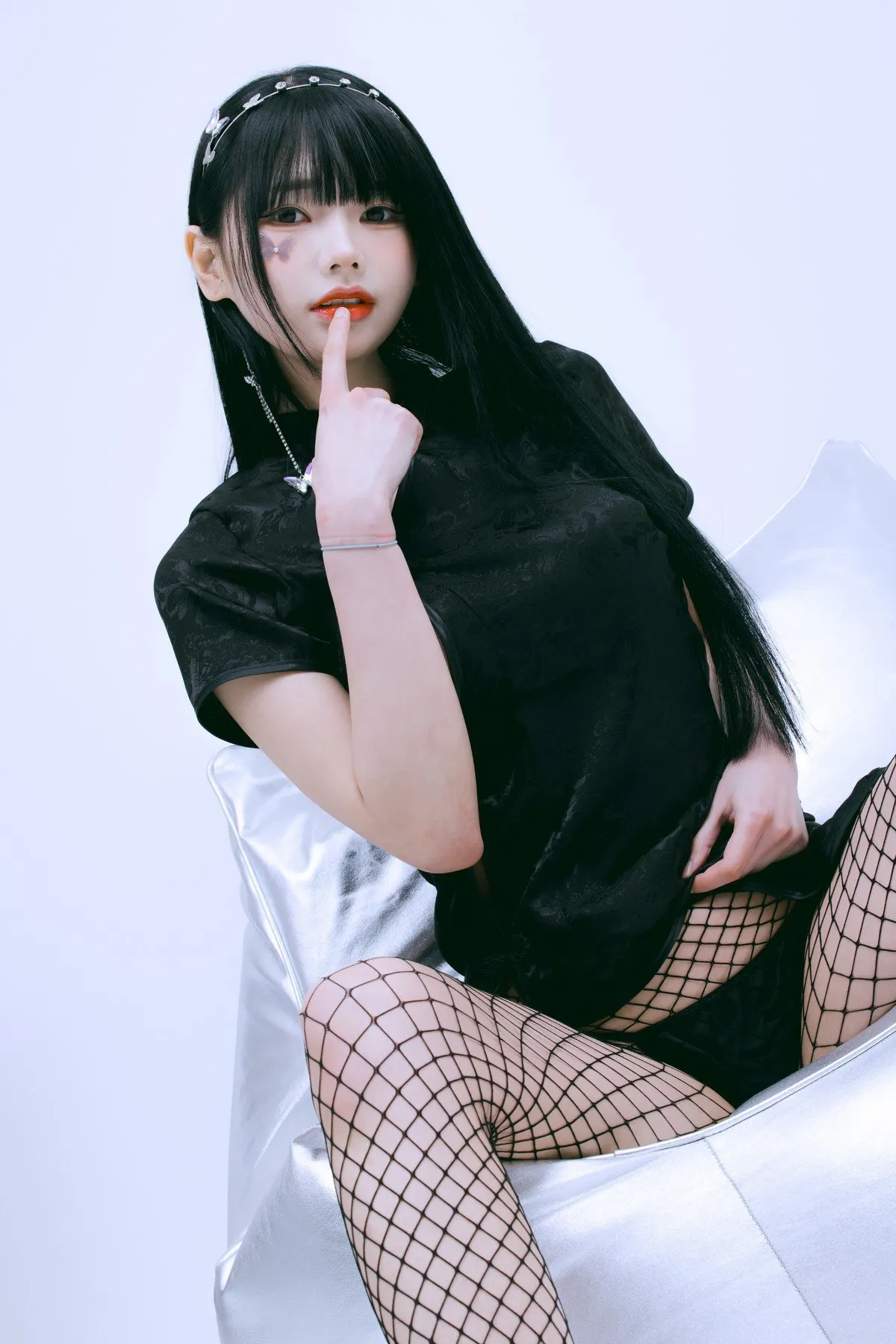 摄影作品 黑色服装长发造型写真