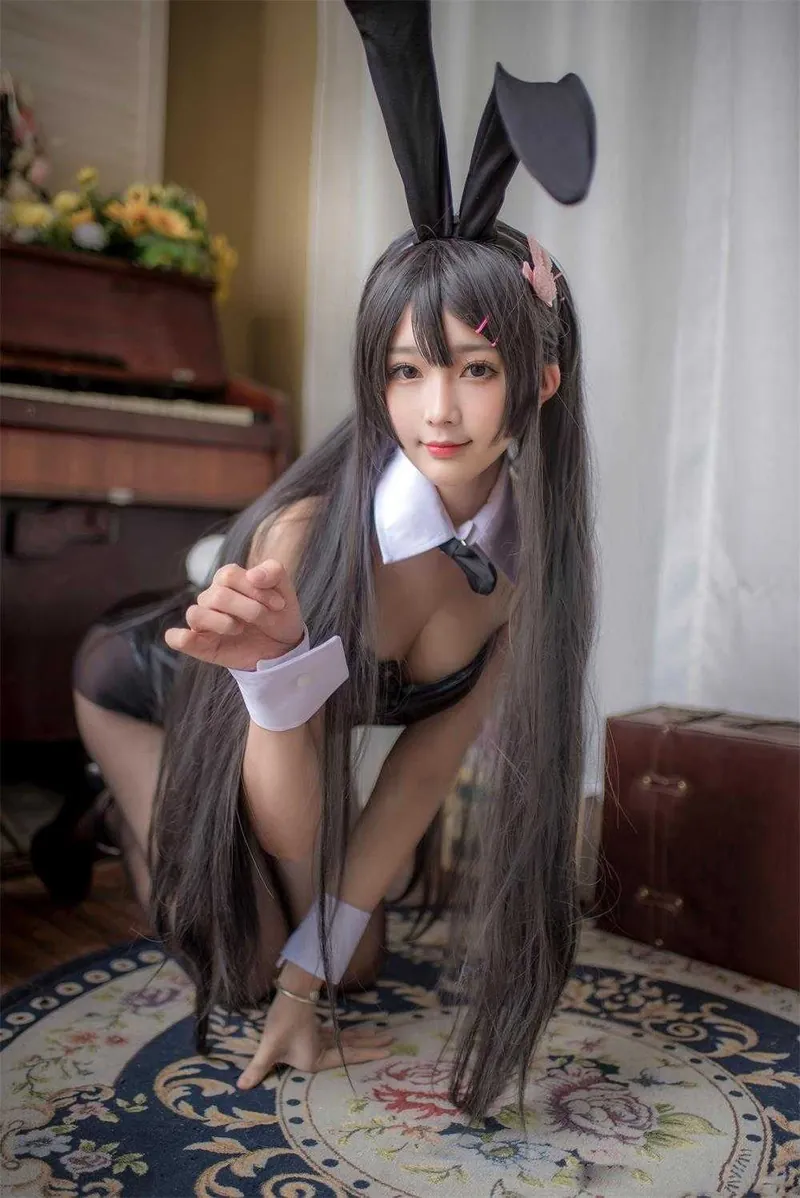 公开平台线索与视觉写真风格整理 黑色长发角色服装室内摄影