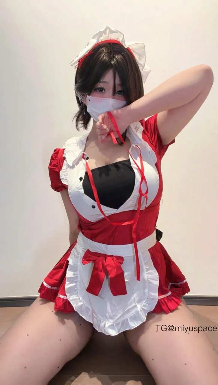 Instagram、YouTube与抖音平台线索及内容风格更新记录 红白服装造型照片