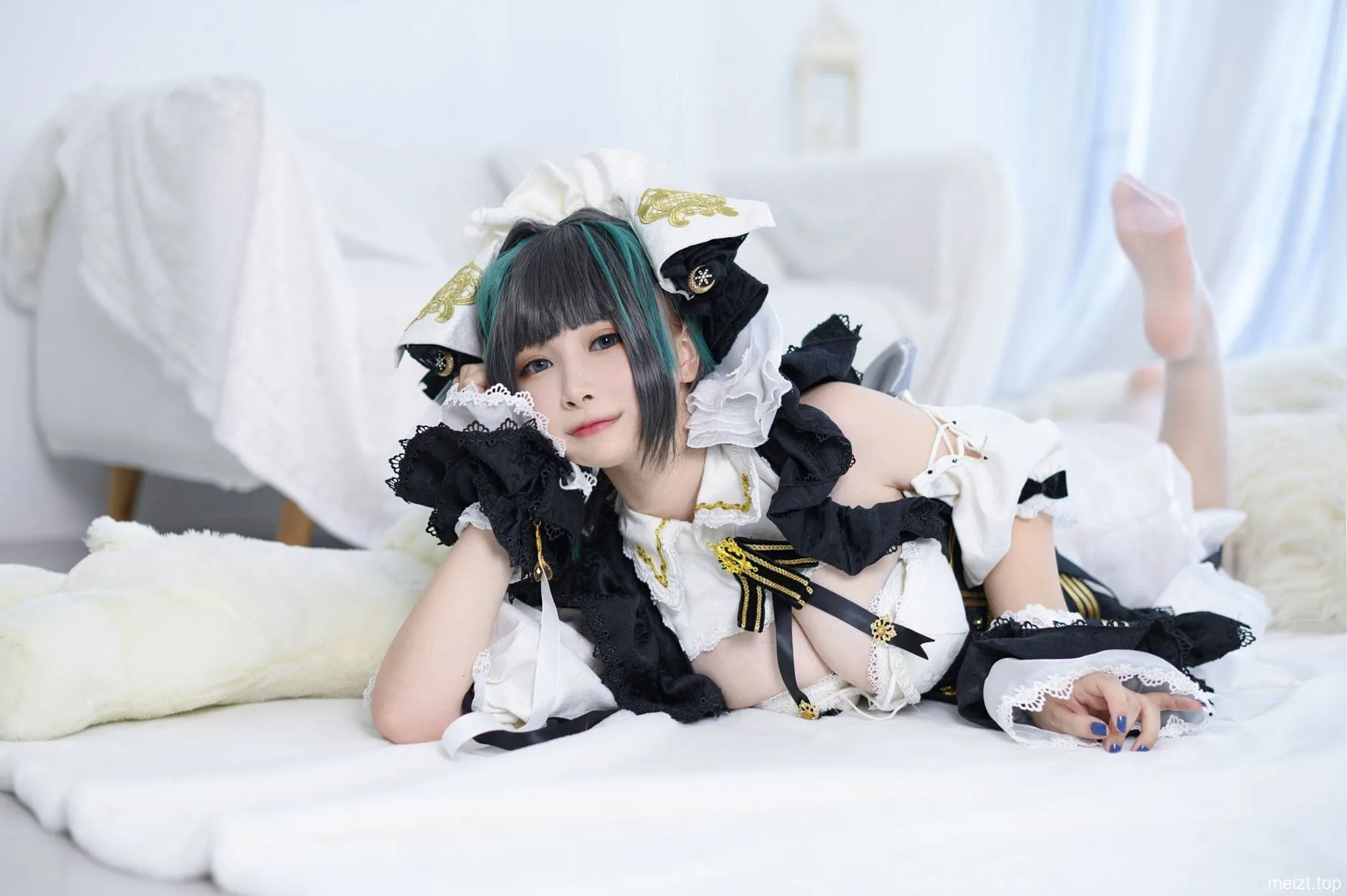 cosplay写真与社媒更新线索 黑白配色Cosplay风格照片