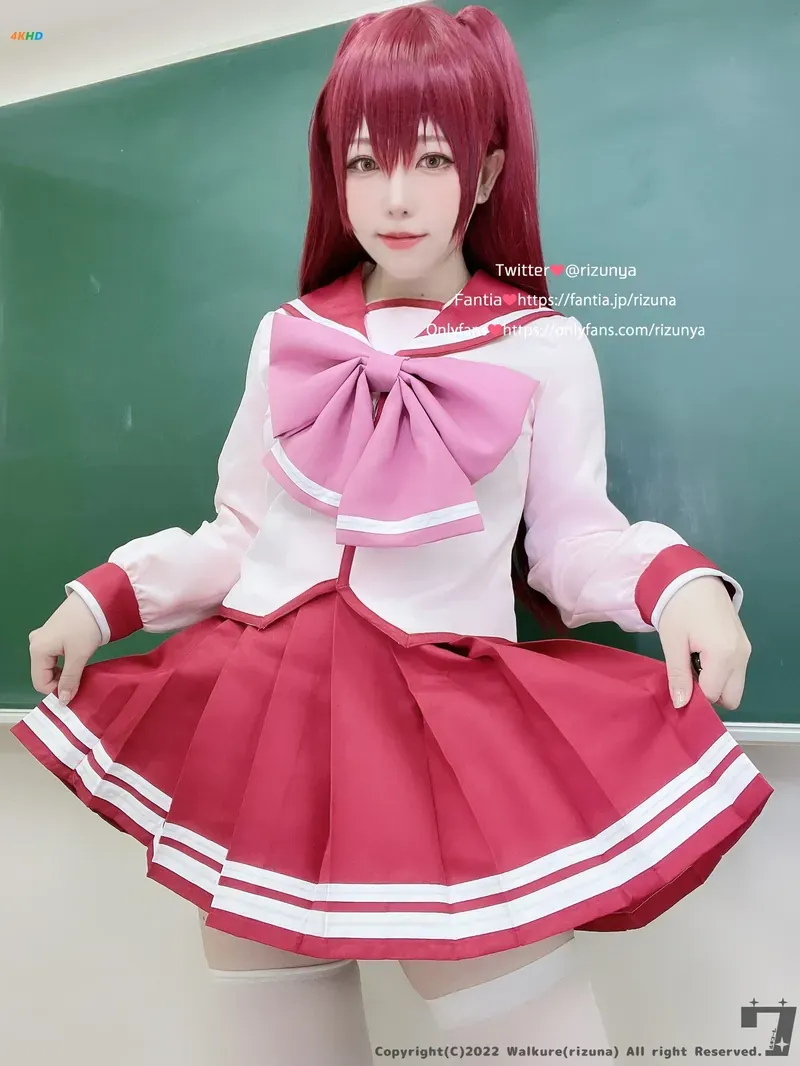 公开平台线索与Cosplay写真风格更新整理 粉色主题服装造型照片