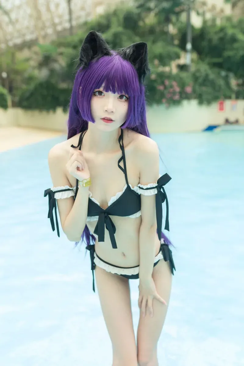 公开平台线索与Cosplay写真风格更新整理 紫色发型户外造型照片