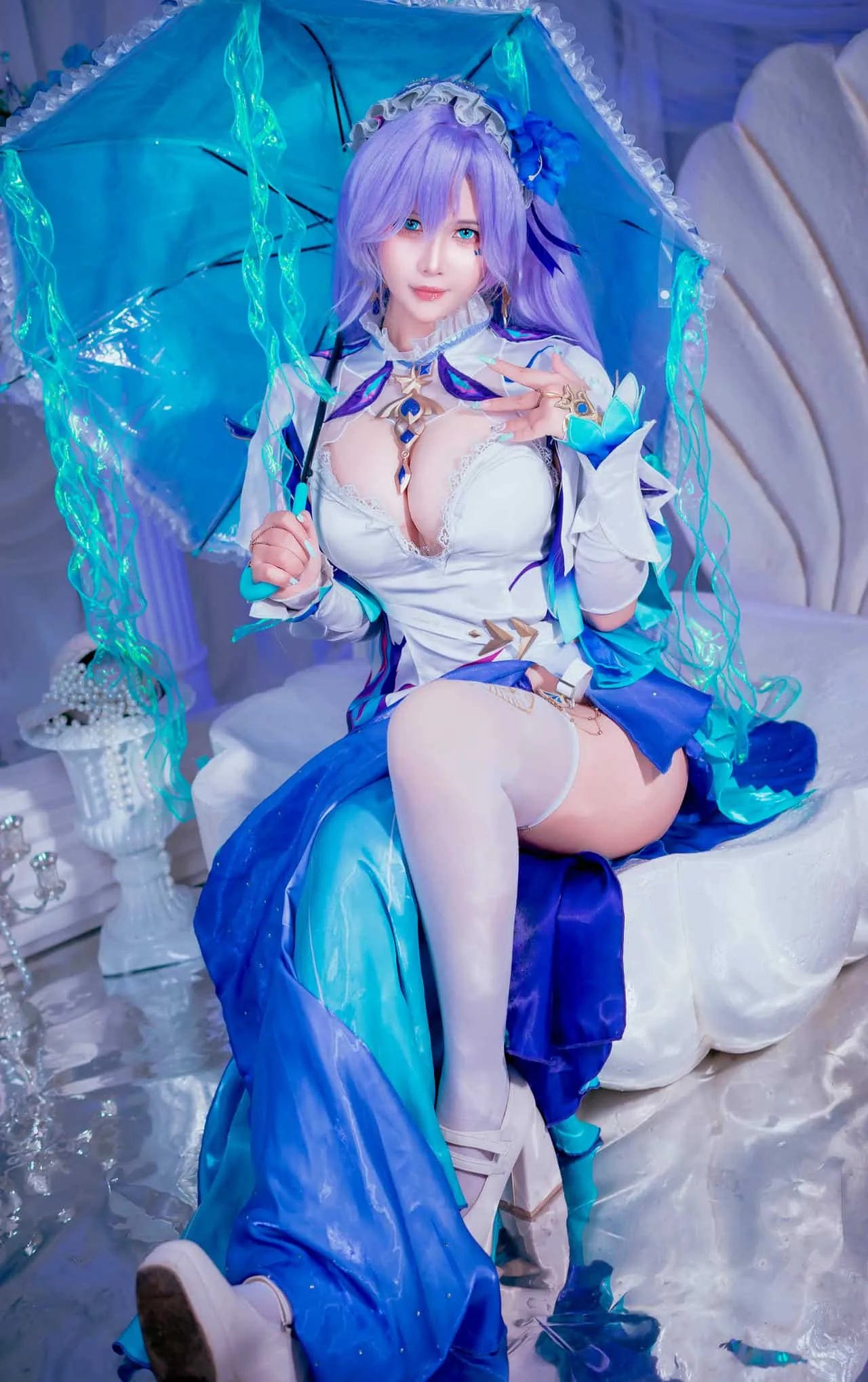 TikTok与Pinterest平台线索及写真内容风格更新观察 蓝紫色角色造型场景写真