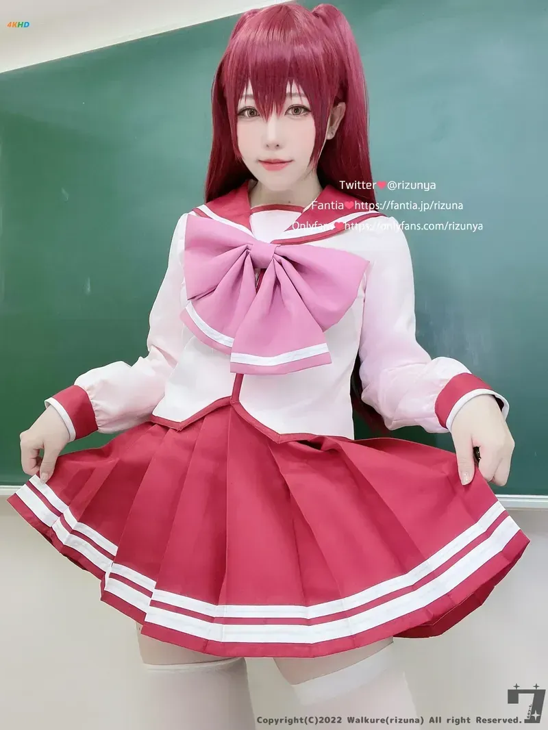 cosplay平台线索与内容风格更新介绍 红发刘海与粉色裙装Cosplay造型