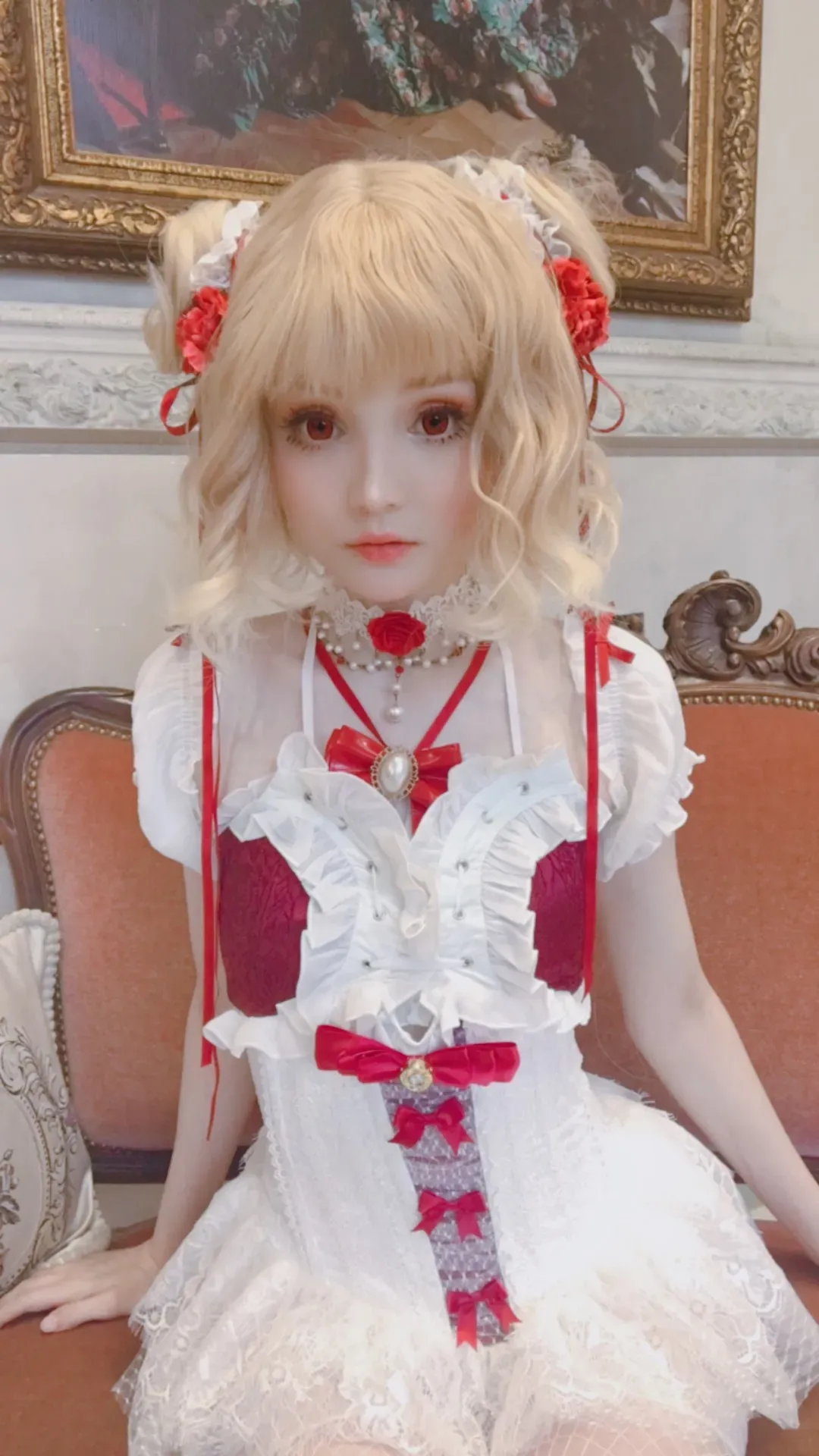 cosplay 写真视觉导读与公开平台线索更新 白红配色服装与浅色发型造型照片