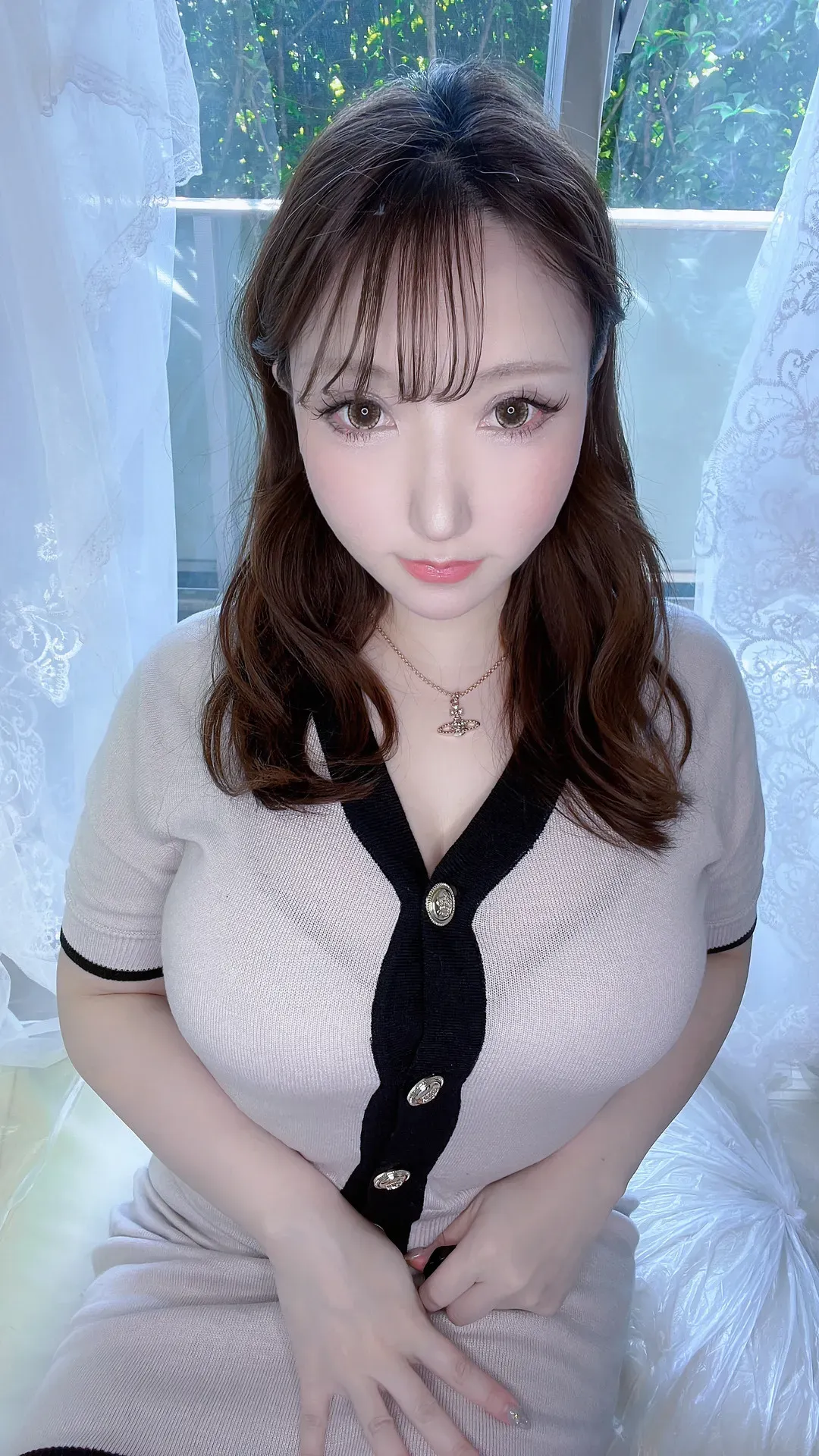 平台线索与写真风格更新整理 黑白配色服装室内照片