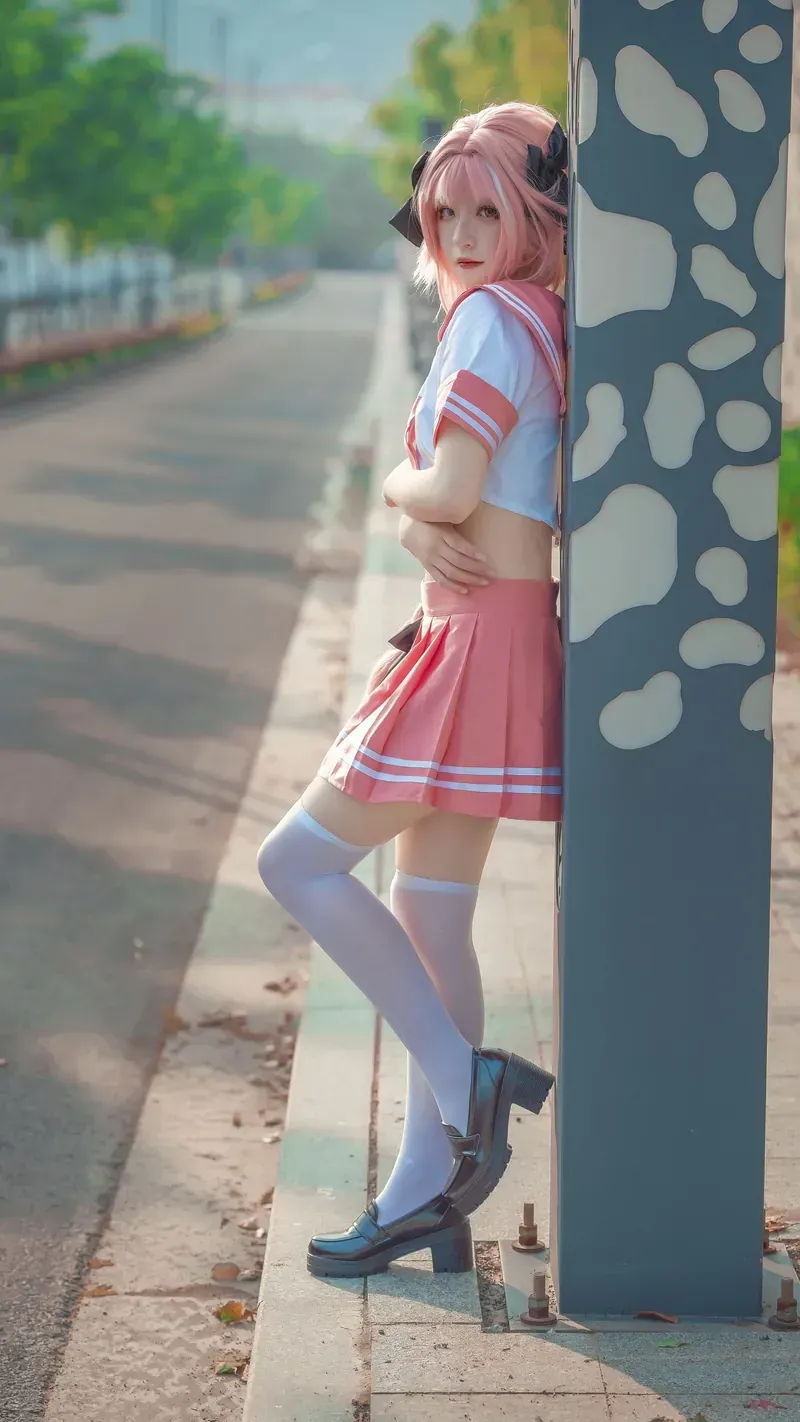 cosplay写真视觉导读与公开平台内容风格线索 粉色角色服装户外照片