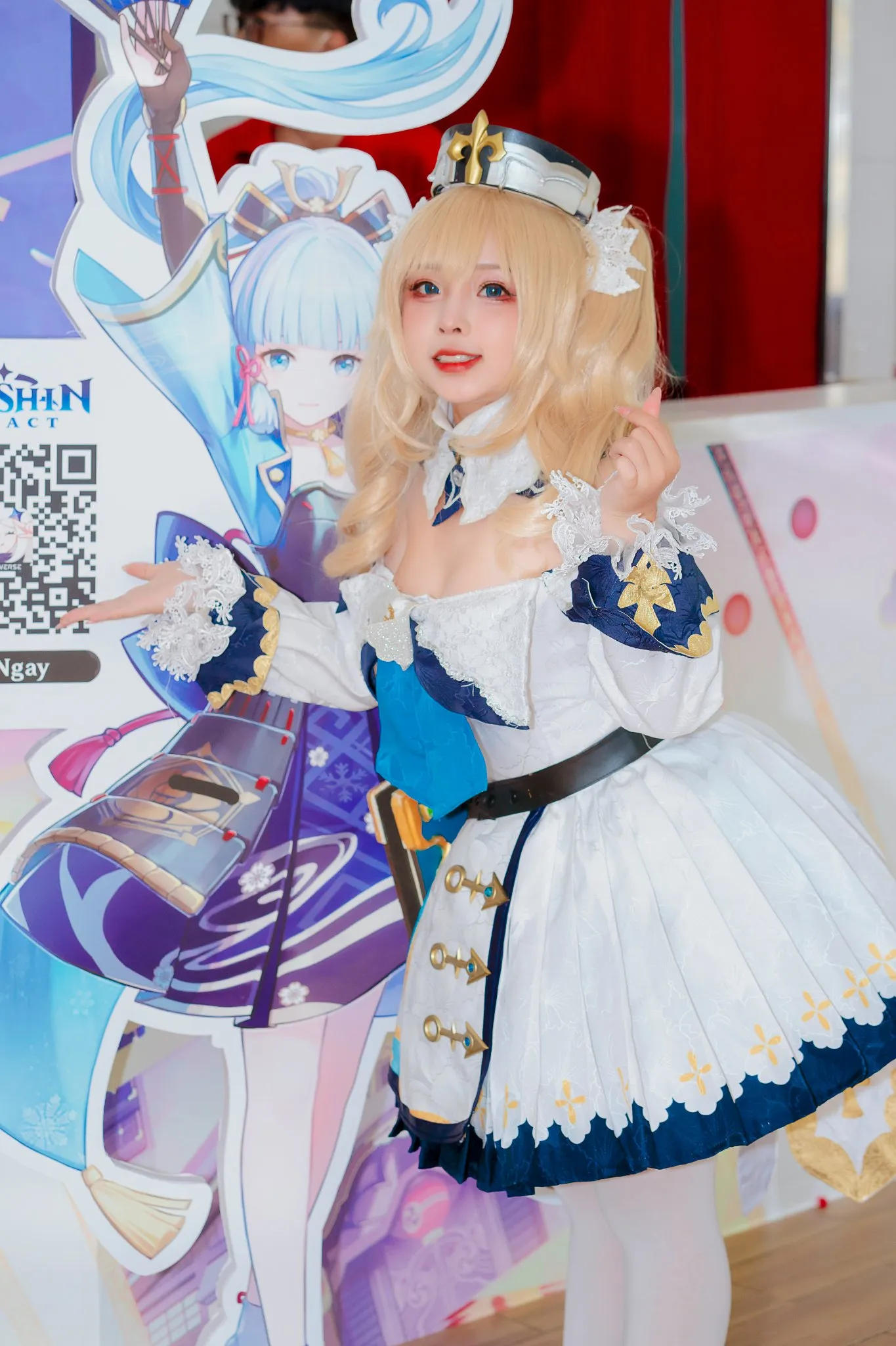 cosplay 平台线索与写真内容风格更新记录 金色假发白蓝配色服装角色活动照片