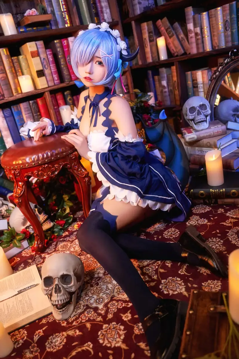 Instagram与社媒平台线索及Cosplay内容风格更新 蓝发女仆风格角色照片