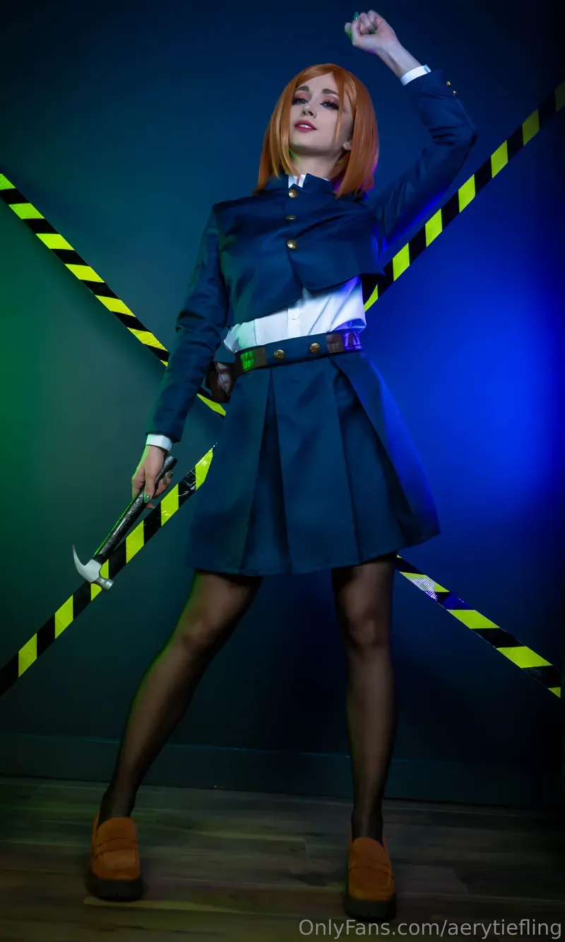cosplay 平台线索与写真内容风格更新记录 蓝色制服造型与室内灯光场景照片