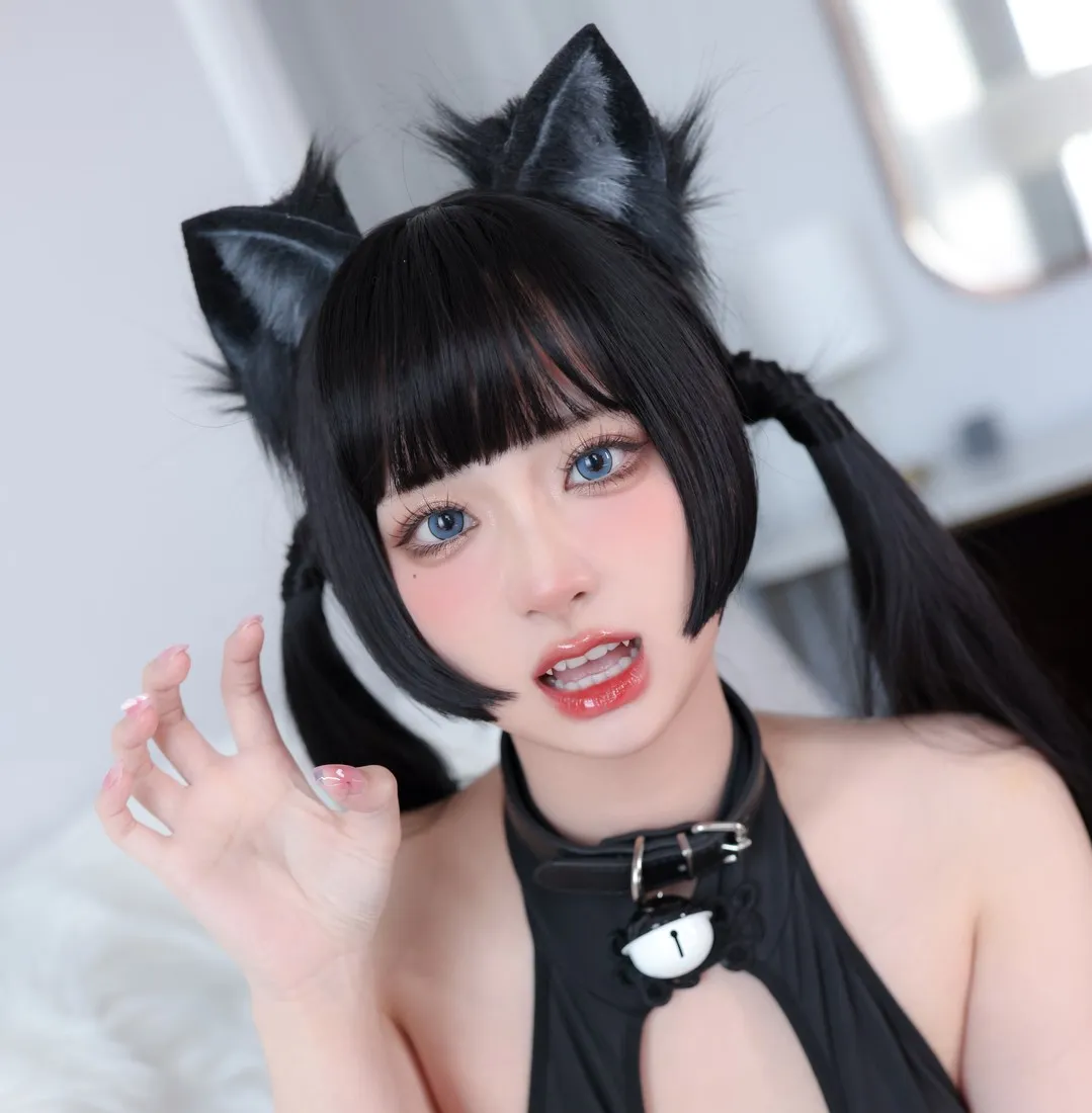 社媒平台线索与COS风格更新 黑猫主题Cosplay近景照片