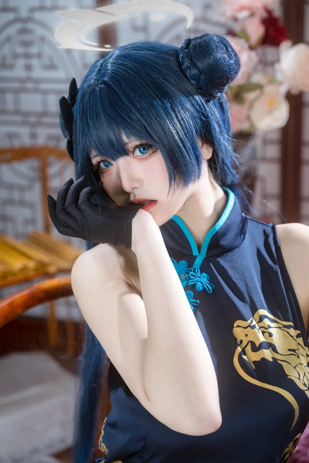 抖音 蓝色假发与深色服装角色写真