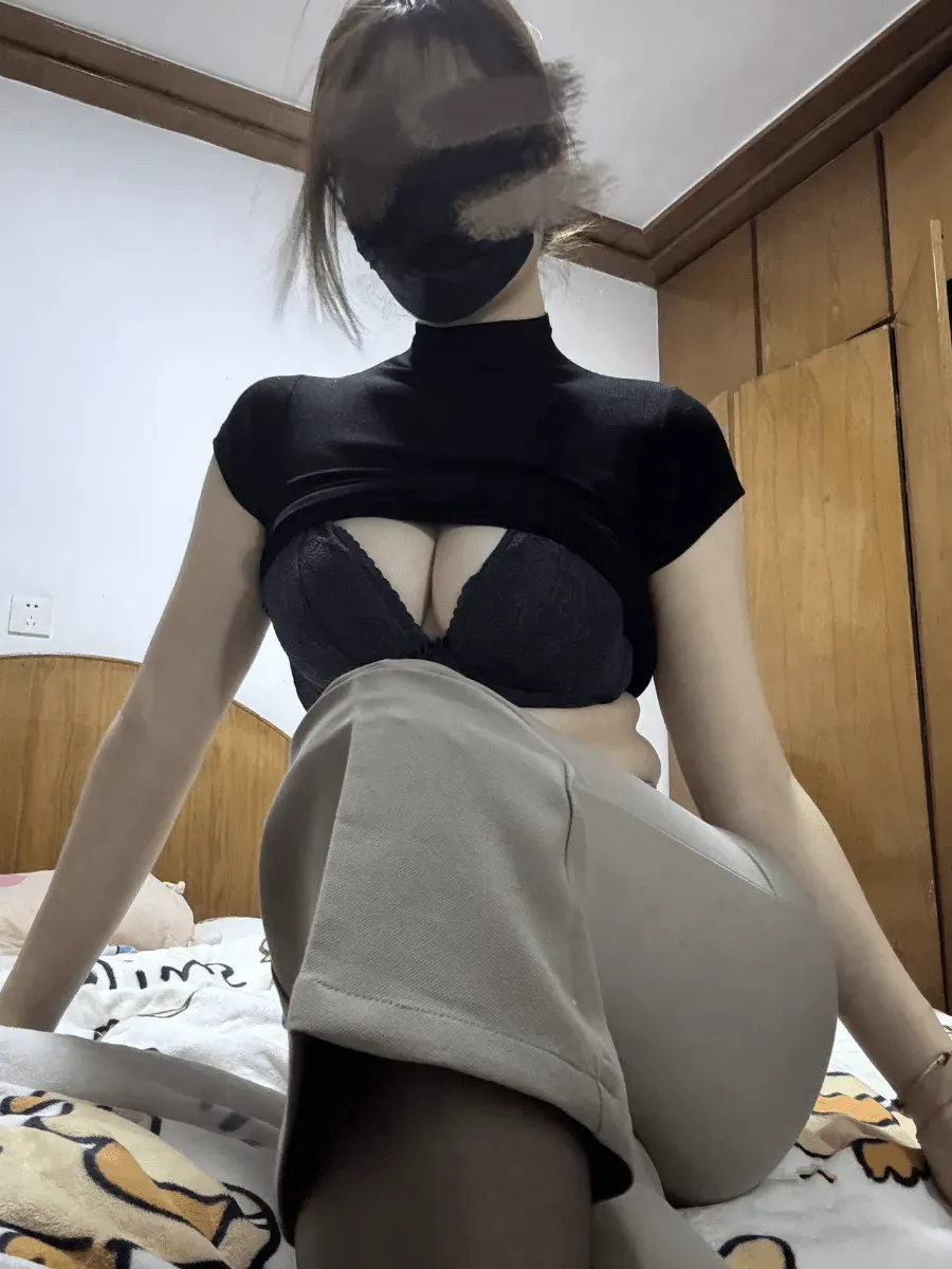 抖音公开 公开图片中的发型与服饰造型