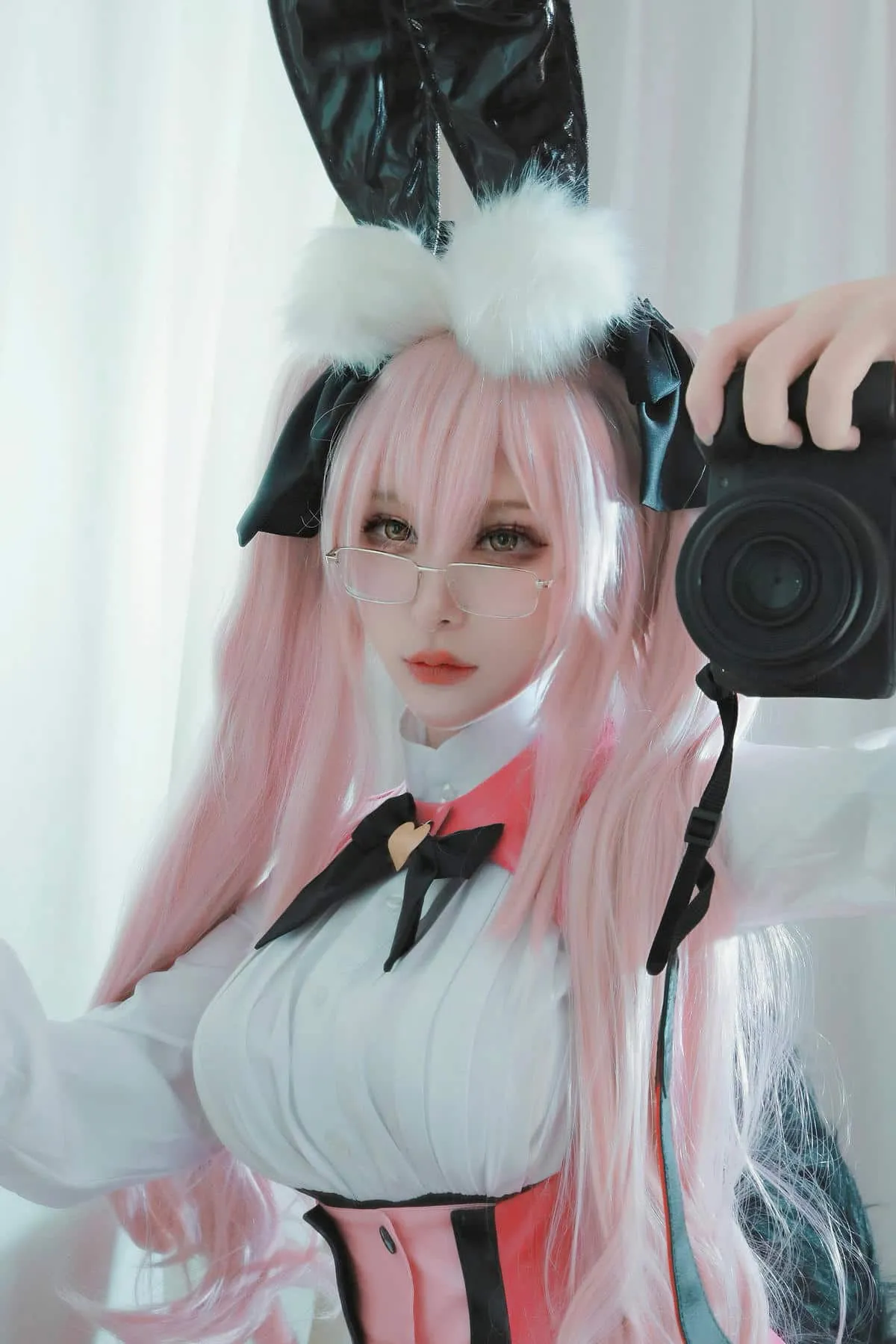 cosplay公开平台线索与写真风格更新范围 粉色长发白色服装角色造型